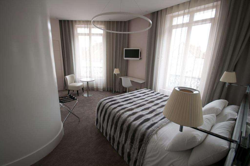 Le César Hôtel Provins Camera foto